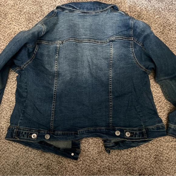 Jean jacket - Picture 6 of 7